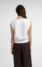 Load image into Gallery viewer, YAYA Sleeveless Blouse with Pleats and Stretch Hem