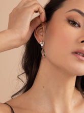 Load image into Gallery viewer, OLIVE &amp; PIPER Gold Tuyet Drops
